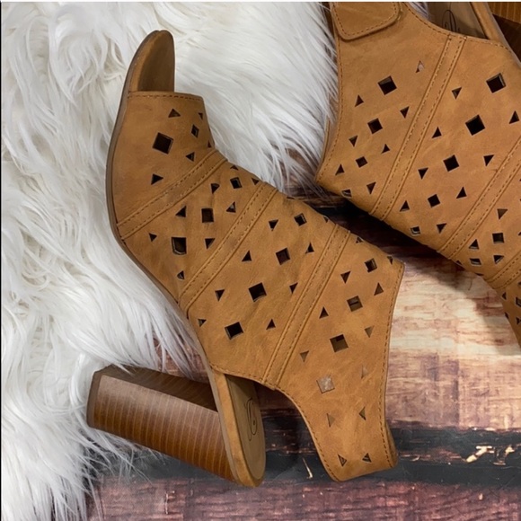 Heart D Brown Laser Cut Booties Heels - Picture 2 of 11